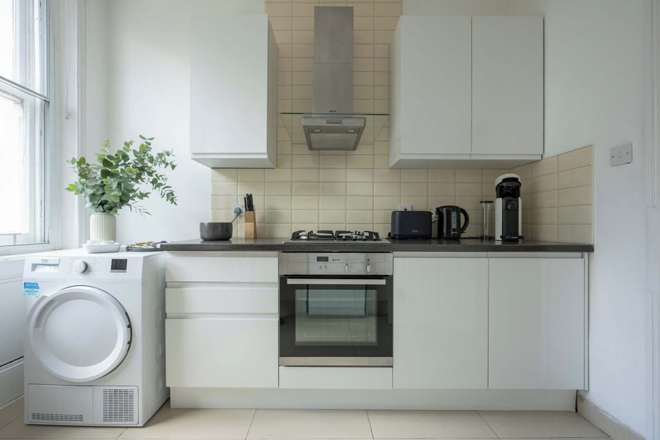 Apartment, Multiple Beds, City View (Glendower Pl 2, 3) | Private kitchen