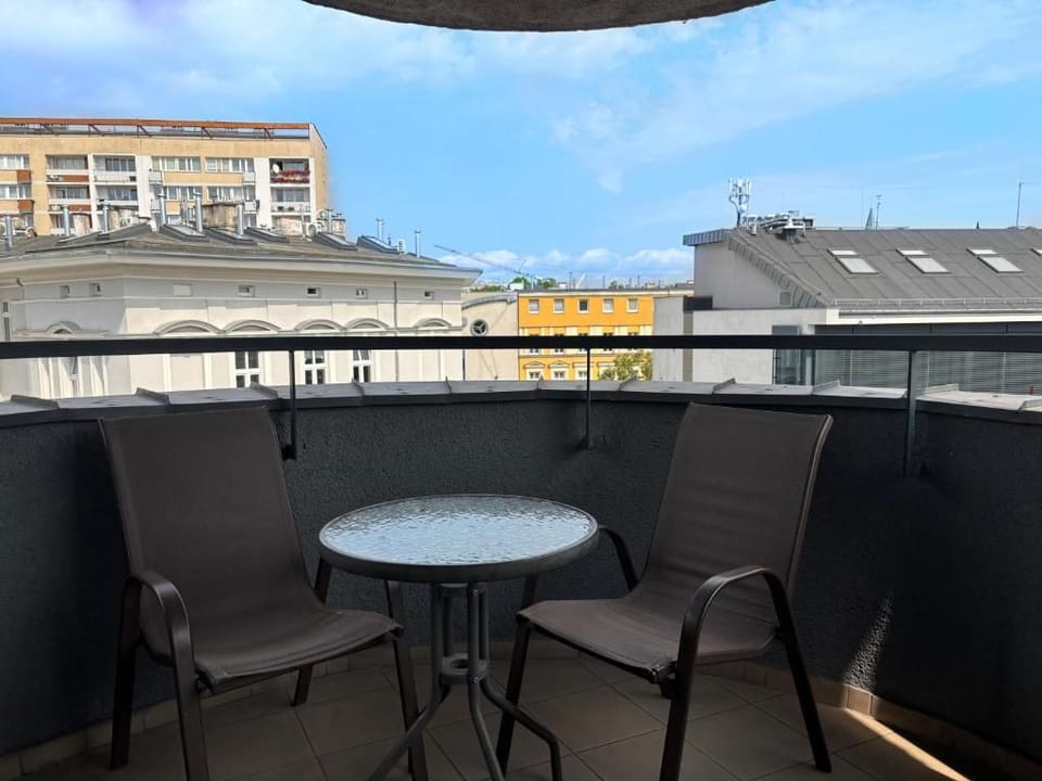 Deluxe Apartment, Balcony, Courtyard View | Outdoor dining