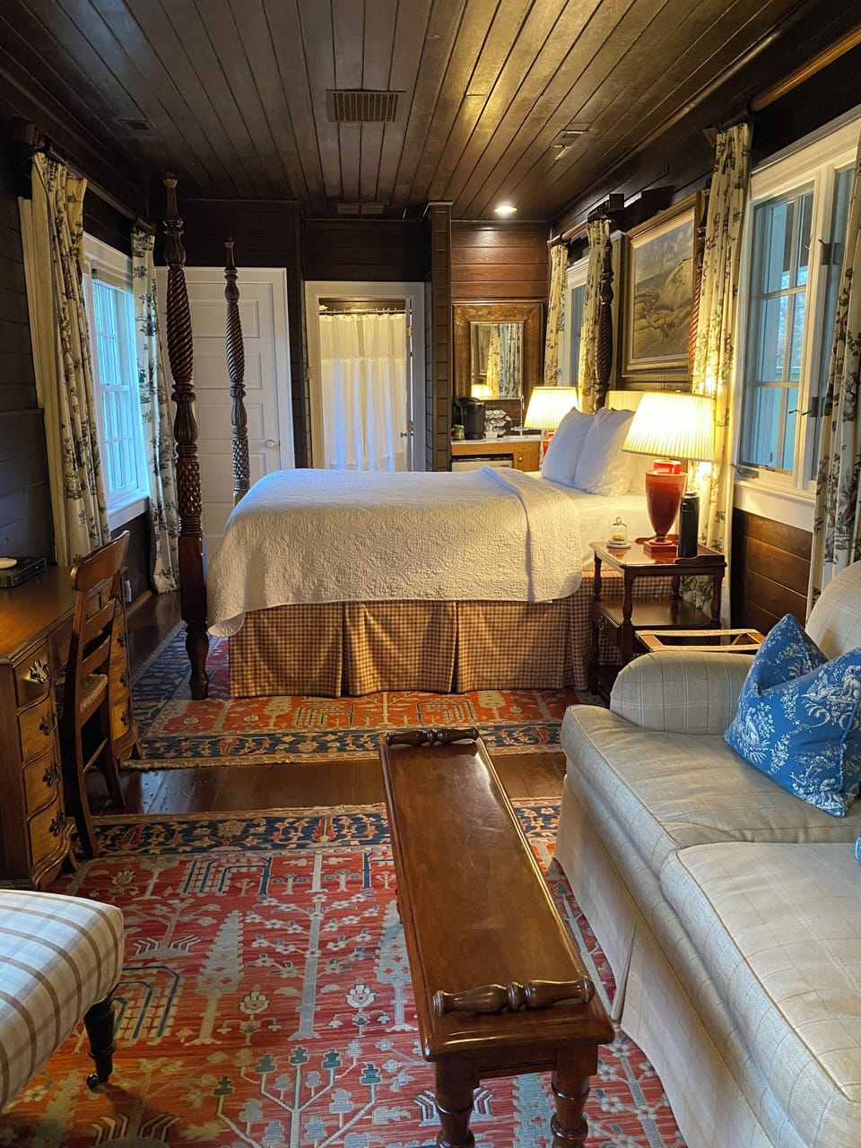 Luxury Studio Suite (04CARL) | Premium bedding, down comforters, in-room safe, individually decorated