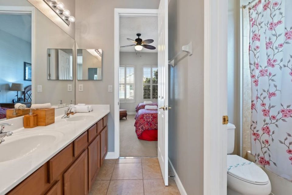 Basic Villa | Bathroom | Free toiletries