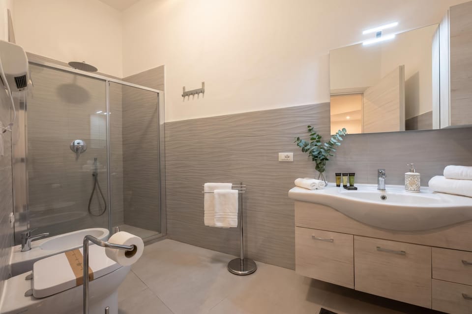 Family Apartment, 2 Bedrooms, Microwave (Casa Giulia) | Bathroom
