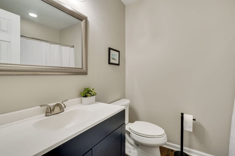 Walk to Bridgeway Station! Home w/ Pool Access Cottage in South Carolina