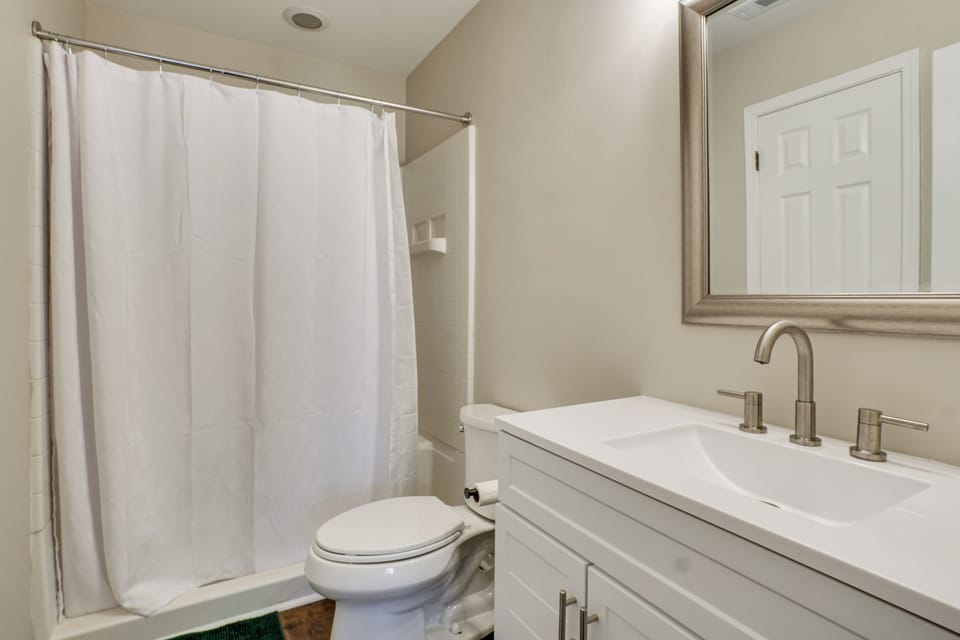 Walk to Bridgeway Station! Home w/ Pool Access Cottage in South Carolina