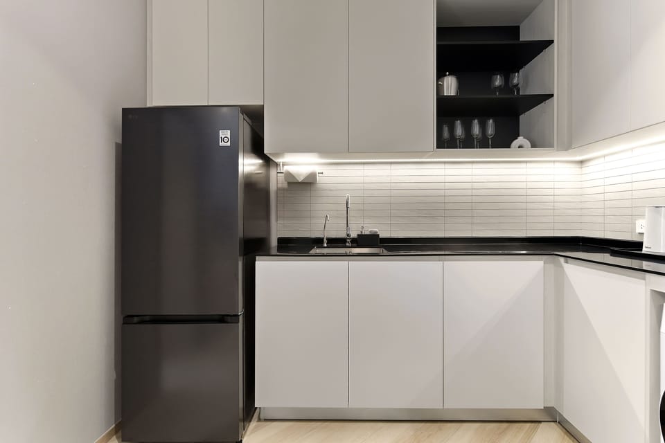 Superior Apartment, Balcony, Pool View | Private kitchen