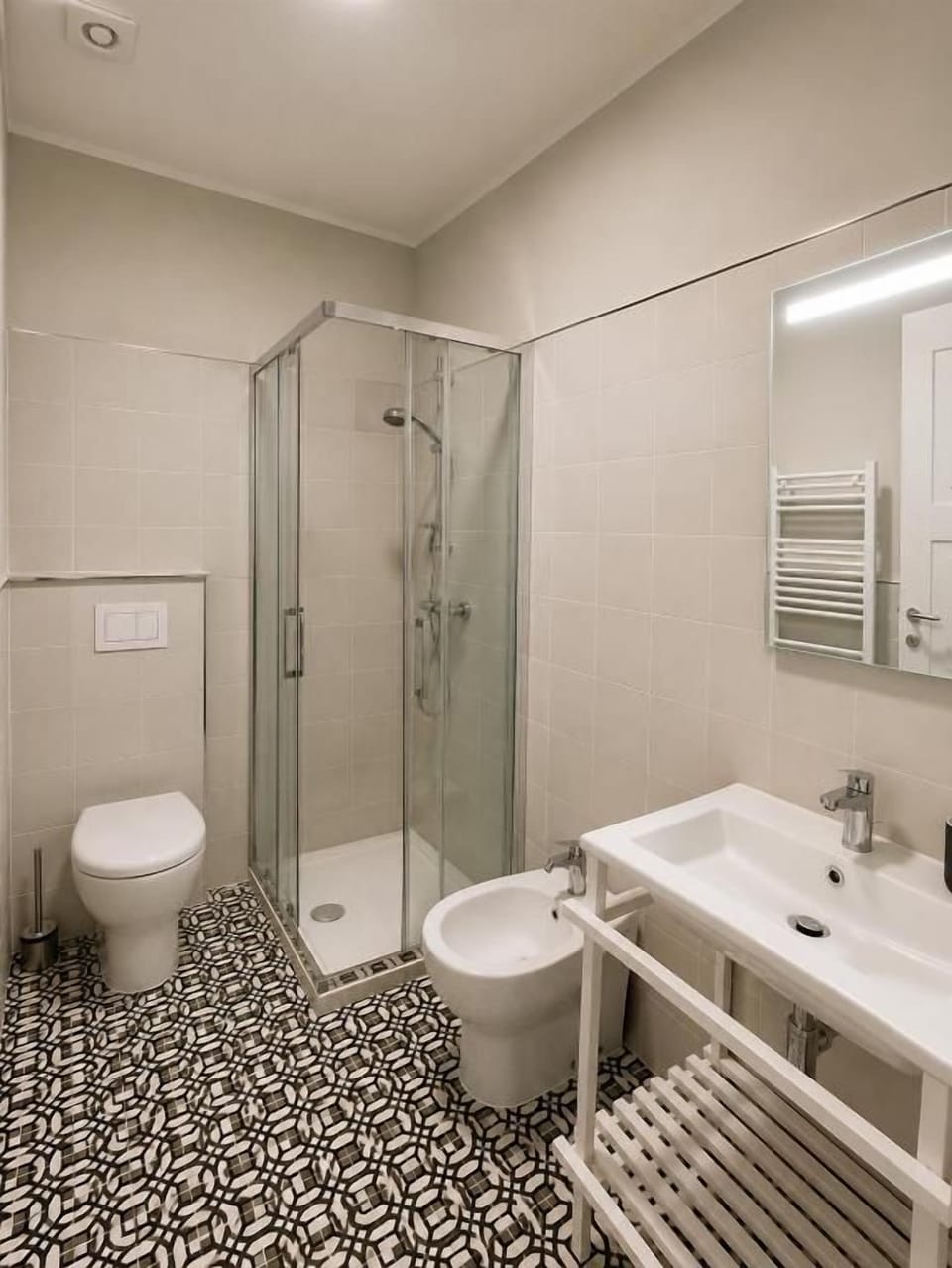 Camera Azzurra | Bathroom | Shower, free toiletries, towels, soap