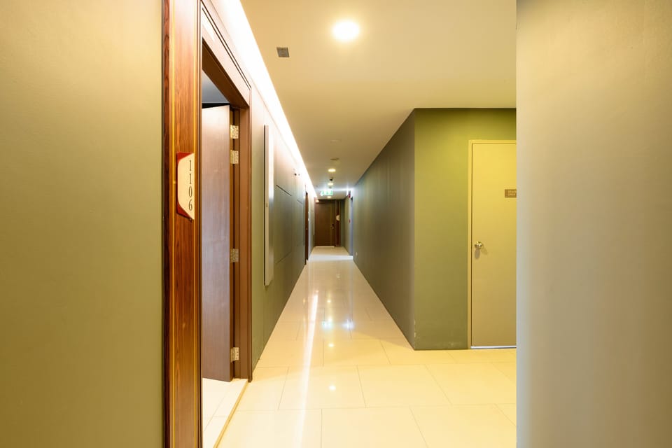 Superior Apartment, Partial Sea View | In-room safe, blackout drapes, iron/ironing board, WiFi (free)