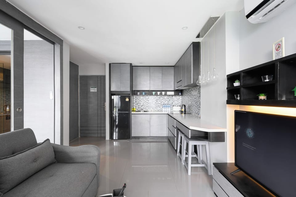 Comfort Apartment, Balcony, Sea View | In-room safe, blackout drapes, iron/ironing board, WiFi (free)