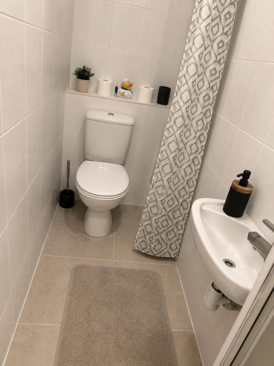 House Sleeps 9 - Free Parking x2, Fast Internet House in Newcastle upon Tyne