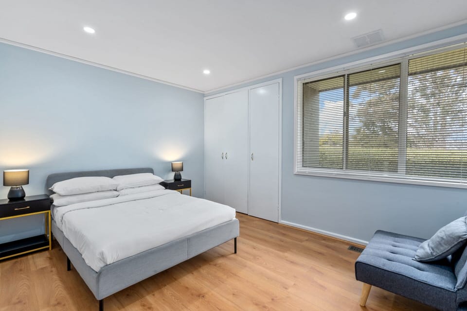 Family-friendly 3-bed House in Kambah Apartment in Canberra