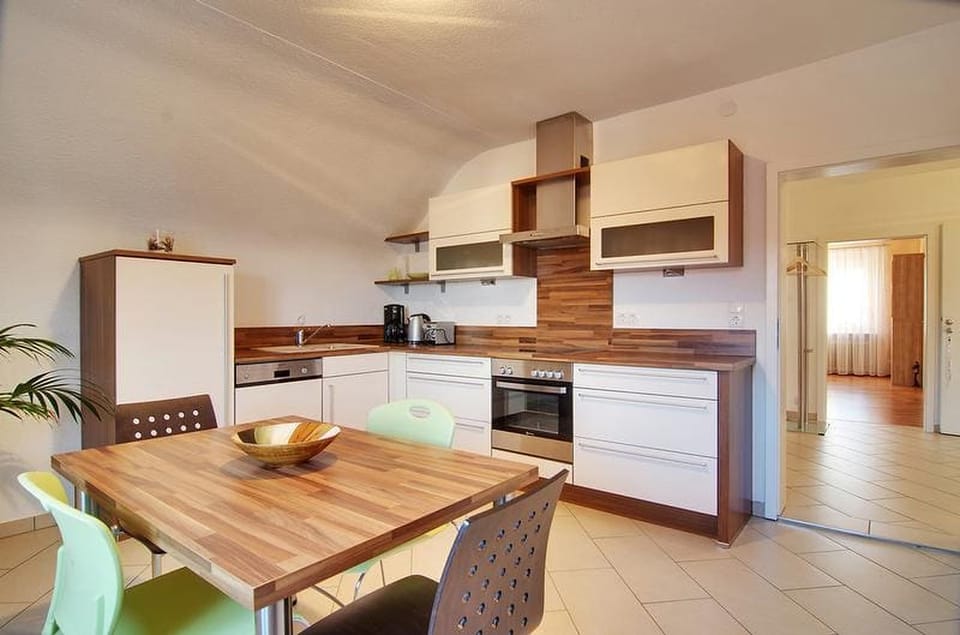 Comfort Condo, 2 Bedrooms, Pets Allowed | Private kitchen | Coffee/tea maker, electric kettle, toaster