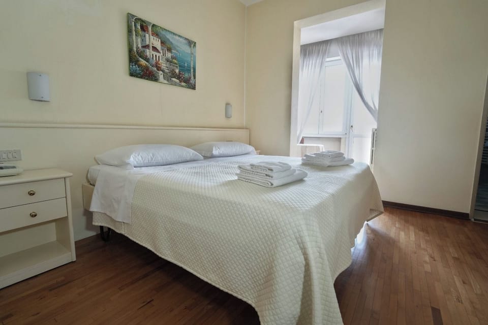 Standard Triple Room | Desk, WiFi (free)