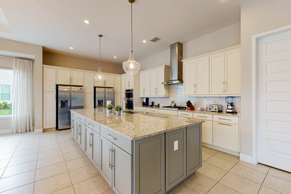 House, Multiple Beds, Pool View (BD008E - The Bright Bear's Den Oasis) | Private kitchen