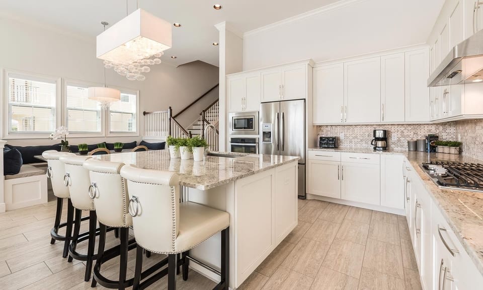 House, Multiple Beds, Pool View (W297E - The Charming Chateau) | Private kitchen