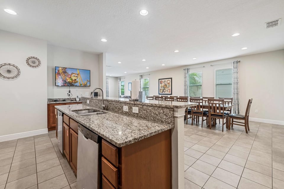 House, Multiple Beds, Pool View (EC031 - The Polished Oasis) | Private kitchen
