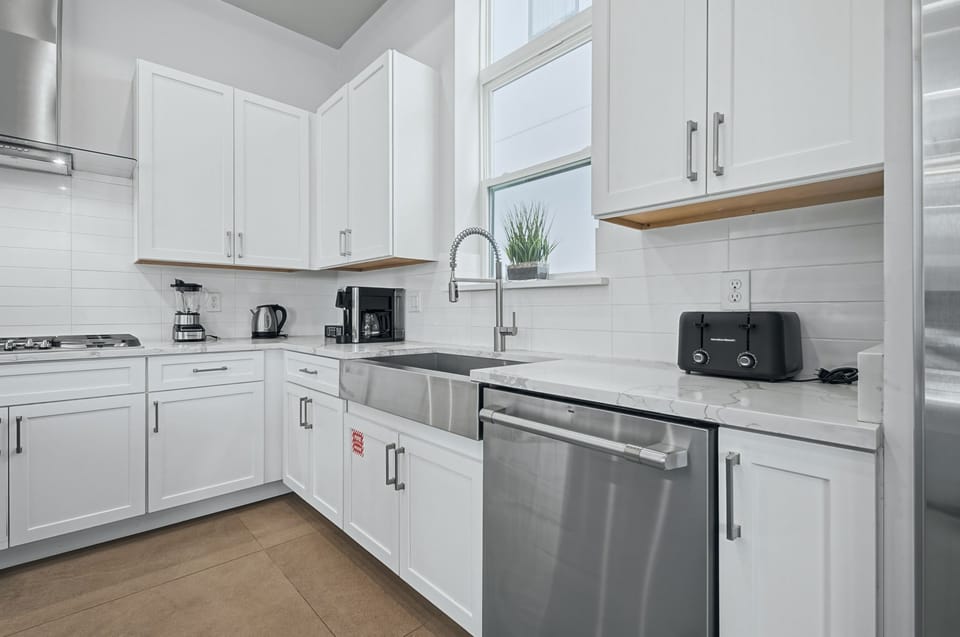 House, Multiple Beds, Pool View (W415E - The Modern Chic Mansion) | Private kitchen