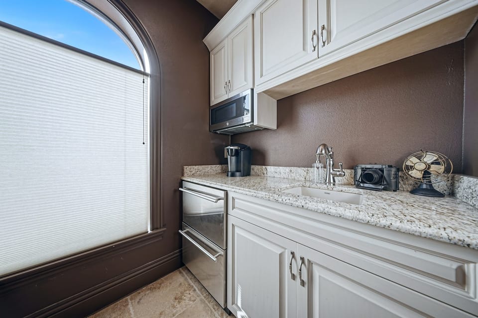 House, Multiple Beds, Pool View (W233E - The Happy Haven) | Private kitchen