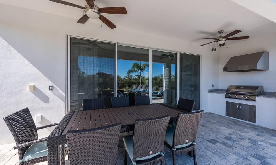House, Multiple Beds, Pool View (W325 - The Avatar Abode) | Outdoor dining
