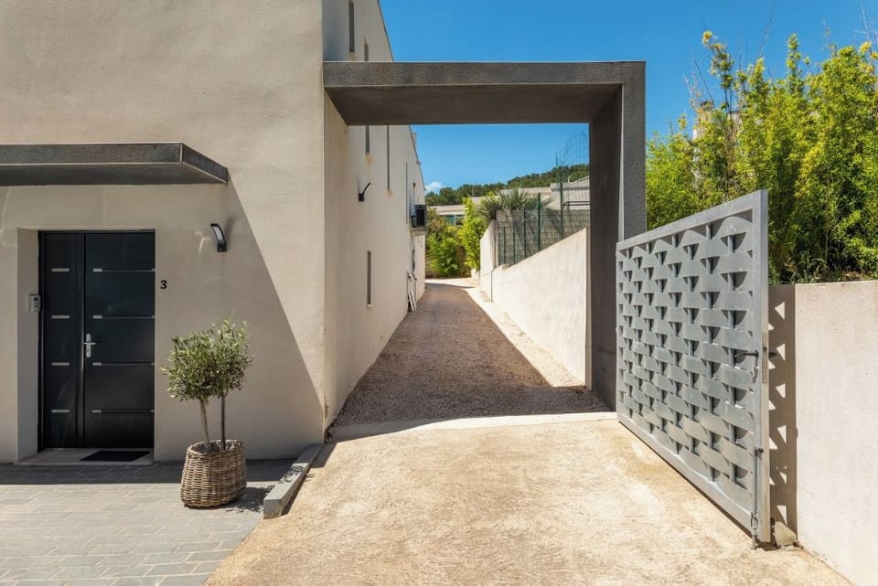 La Villa Monarque Bed and Breakfast in Agde