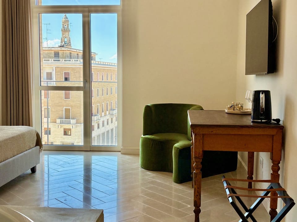 Panoramic Suite, Ensuite, City View | In-room safe, soundproofing, iron/ironing board, WiFi (free)