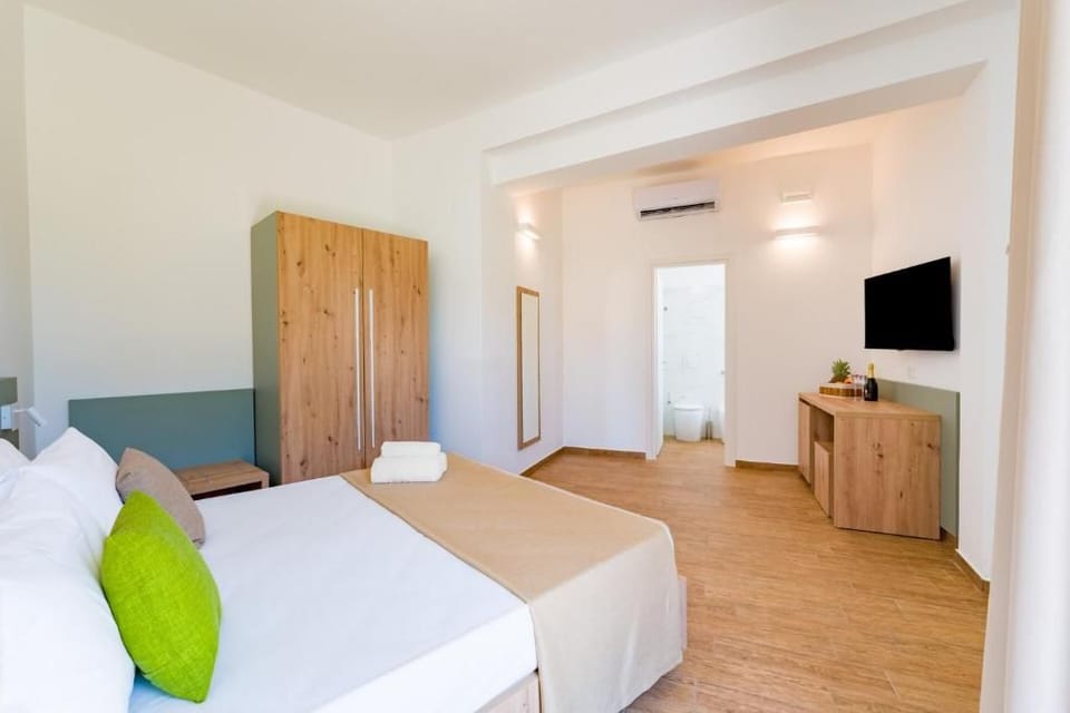 Classic Double Room, Garden View | WiFi (free)