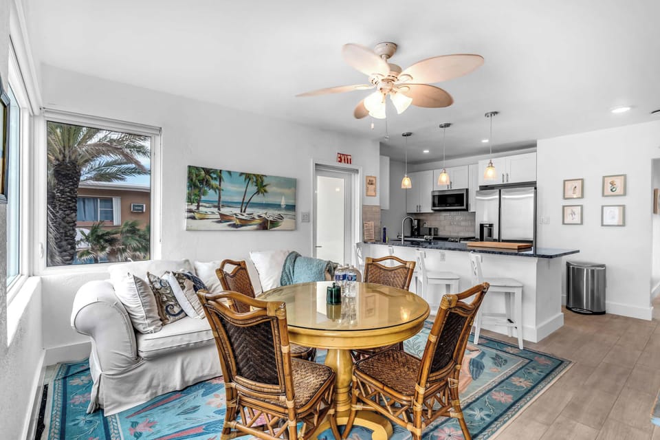 Apartment, Multiple Beds, Balcony, Beach View (Between Sky & Ocean) | Living area