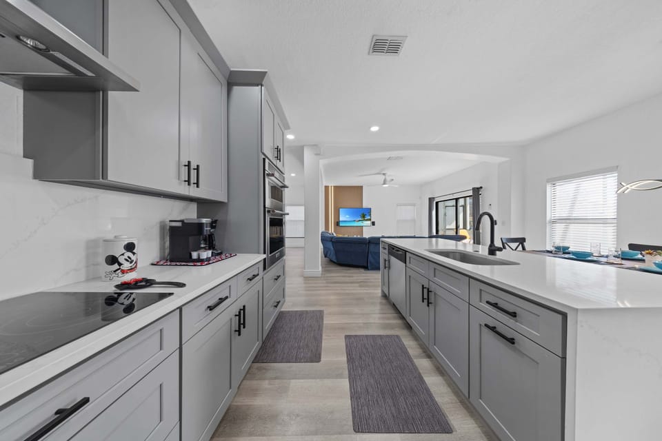 House, Multiple Beds, Pool View (Mickeys Backyard at High Grove) | Private kitchen