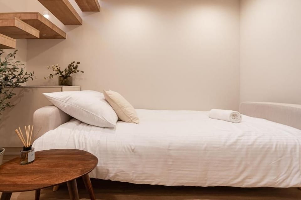 In-room safe, WiFi (free)