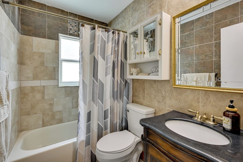 Families w/ Pets! Home 10 Mi to Busch Gardens Cottage in Citrus Park