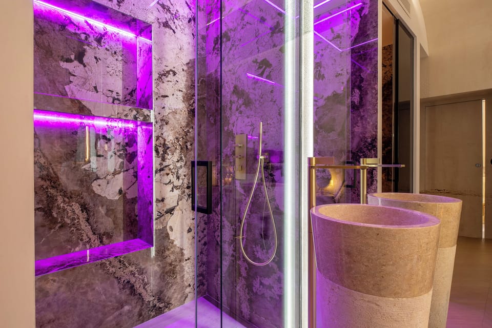 Luxury Apartment, 1 Queen Bed with Sofa bed, 2 Bathrooms | Bathroom | Shower, rainfall showerhead, free toiletries, hair dryer