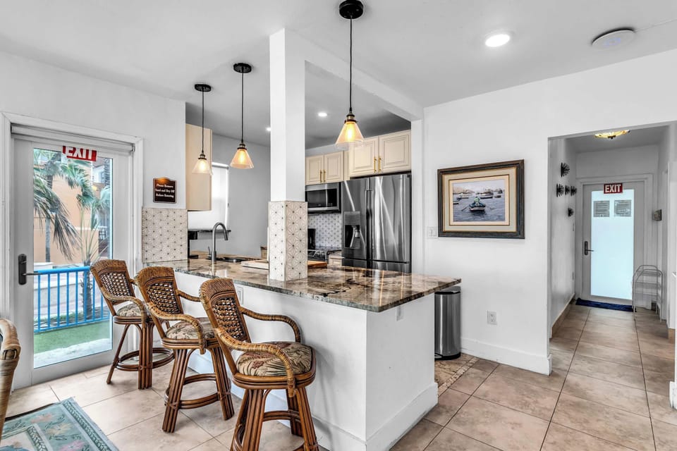 Apartment, Multiple Beds, Kitchen, Ocean View (Between Sand & Sea) | Private kitchen