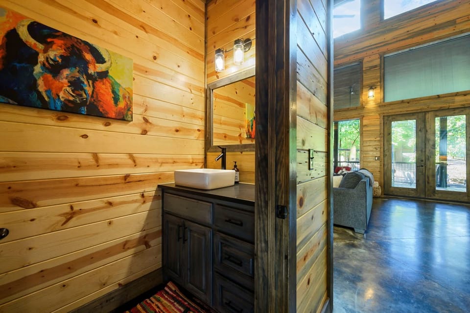 Happy Hours - Hot Tub, Fire Pit, Coziness Cabin in Oklahoma