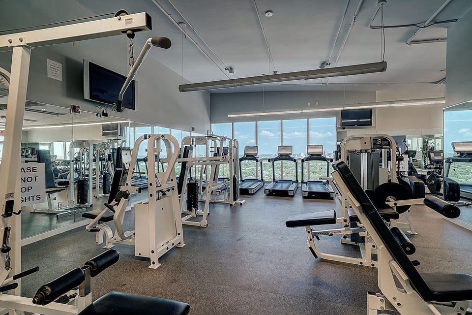 Coconut Grove:10th Fl Studio-parking Included Apartment in Coconut Grove