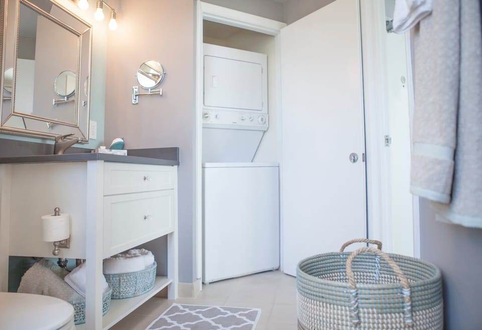 Coconut Grove:10th Fl Studio-parking Included Apartment in Coconut Grove