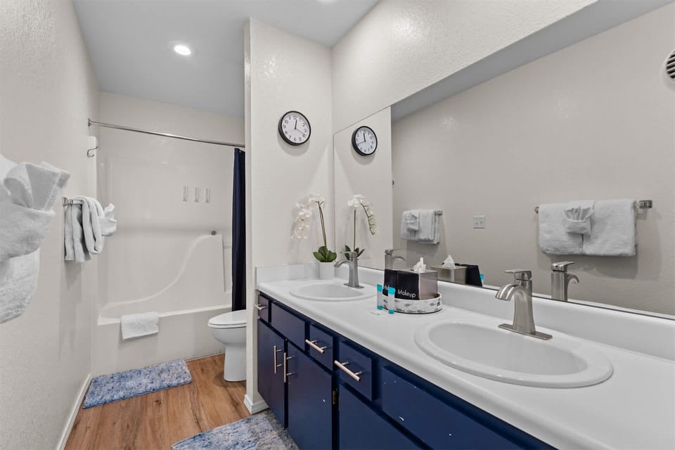 Cozy at the Cove - Pool Access Apartment in Indian Point