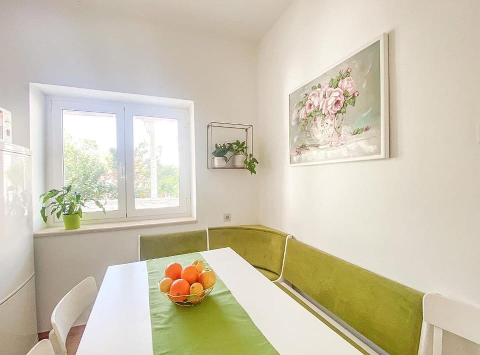 Apartment (One Bedroom apartment with Balcony) | Dining room