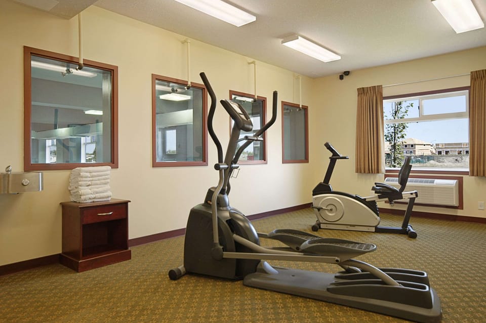 Super 8 by Wyndham Fort Saskatchewan Hotel in Fort Saskatchewan