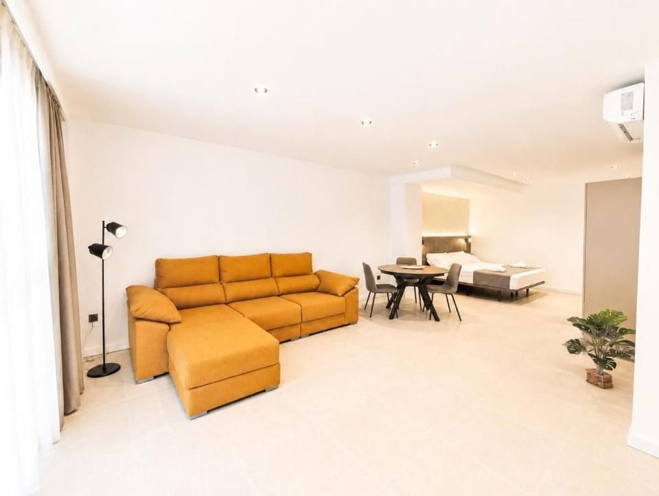 AH RENTALS Smart Living Bed and Breakfast in Vinaròs