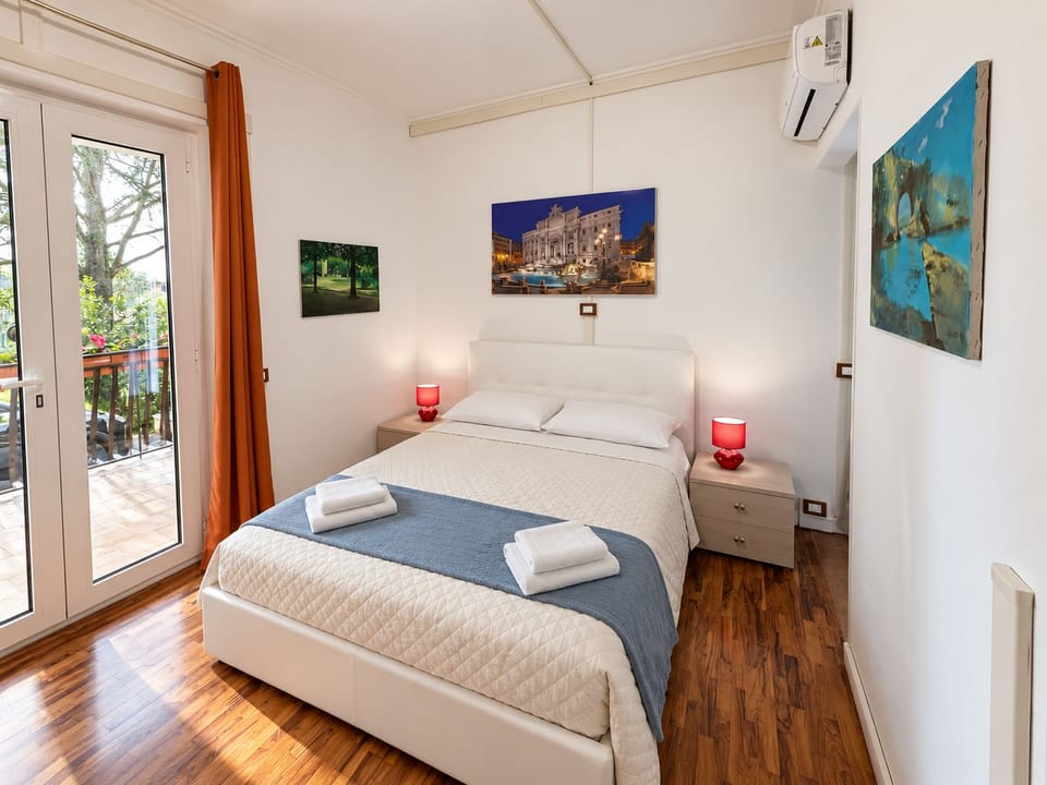 Comfort Studio, Garden View | In-room safe, desk, iron/ironing board, WiFi (free)