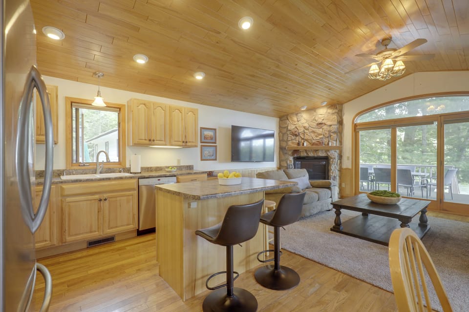 Lakefront Crystal Falls Home w/ Private Dock Cottage in Michigan