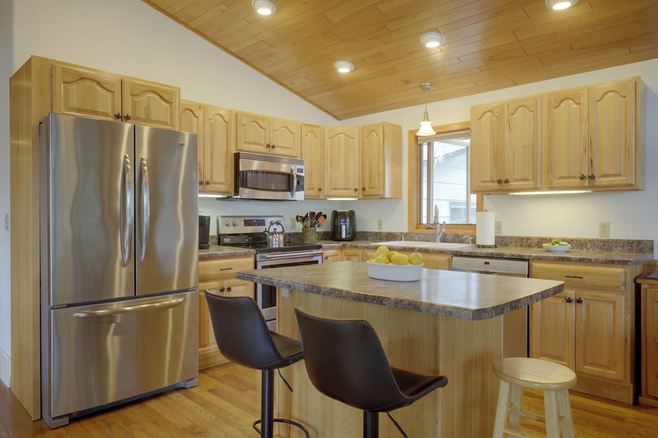 Lakefront Crystal Falls Home w/ Private Dock Cottage in Michigan
