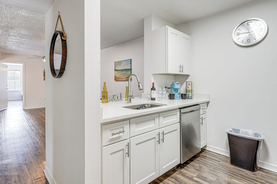 Gateway to UF & Dtwn Gainesville! Condo w/ Pool Apartment in Gainesville