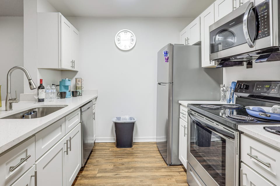 Gateway to UF & Dtwn Gainesville! Condo w/ Pool Apartment in Gainesville
