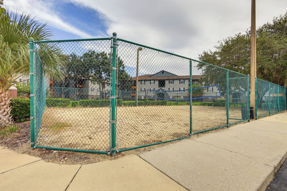 2 Mi to University of Florida! Unit w/ Pool Access Apartment in Gainesville