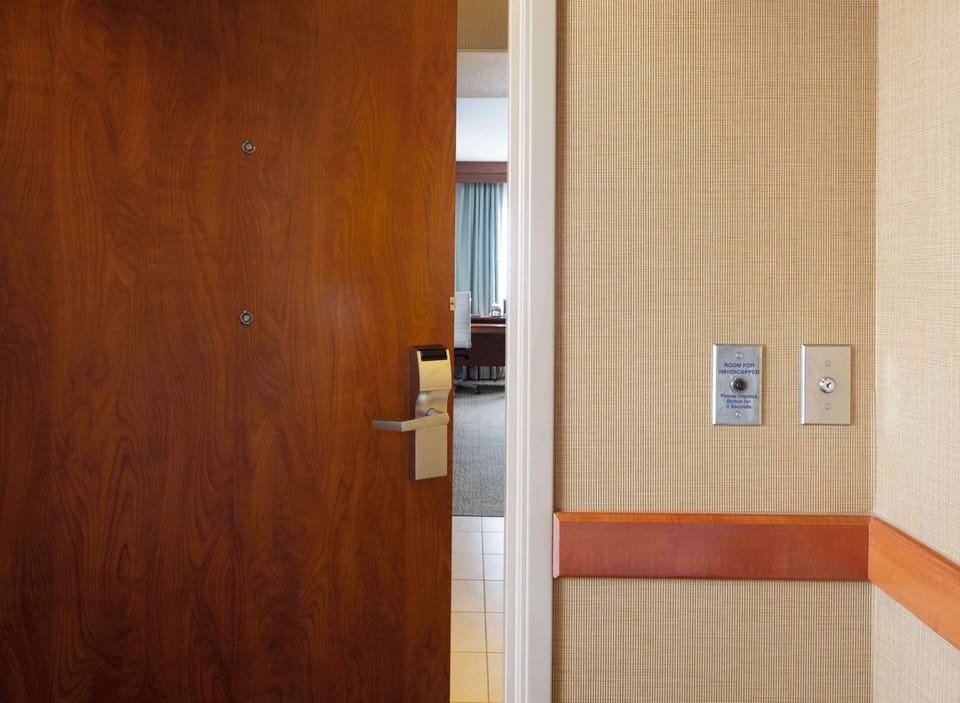 Premium bedding, pillowtop beds, in-room safe, desk