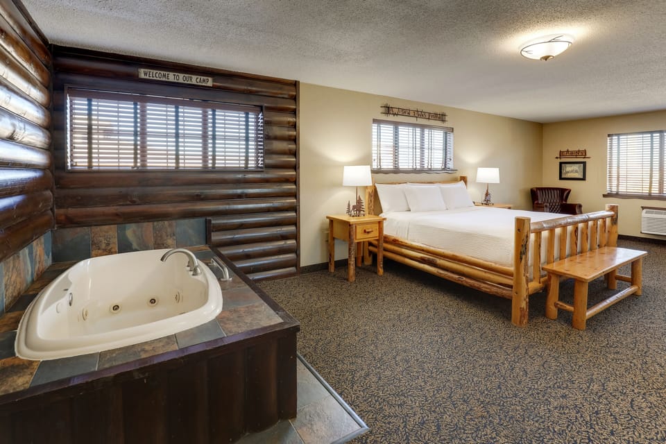 Expanded King with Whirlpool | Desk, iron/ironing board, free cribs/infant beds, rollaway beds