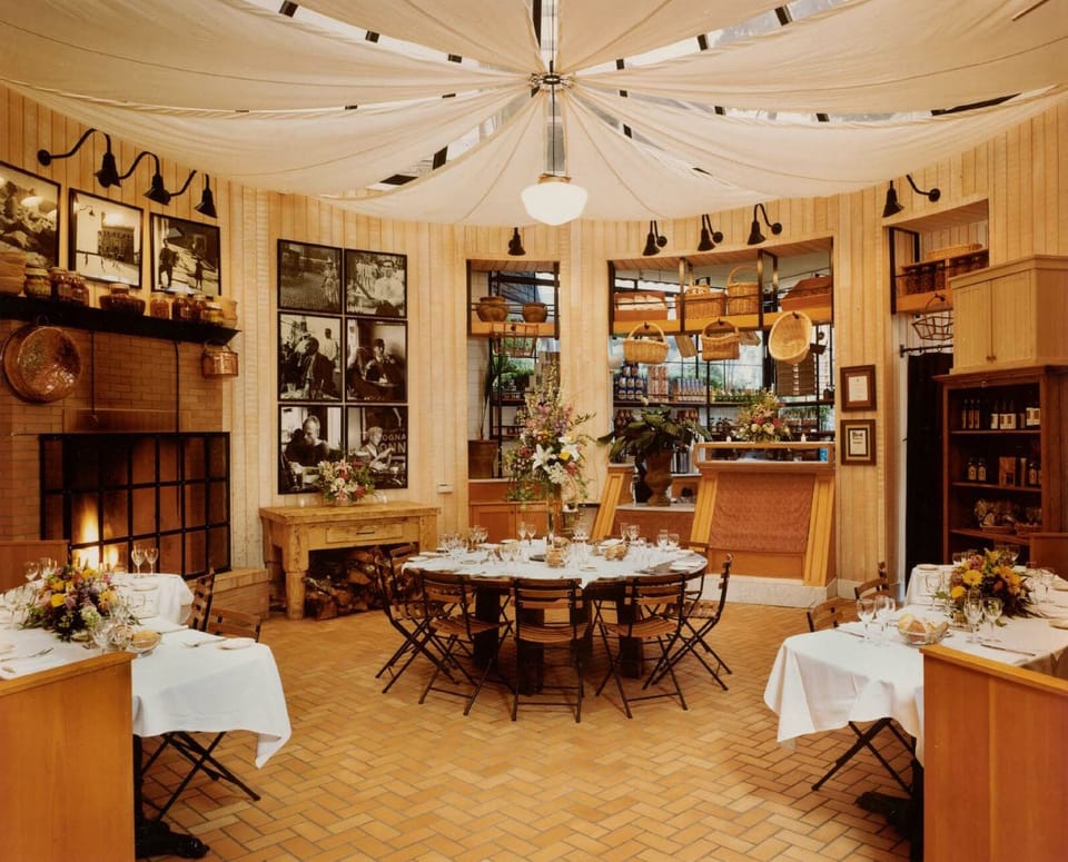 Breakfast, lunch, dinner served; Italian cuisine 