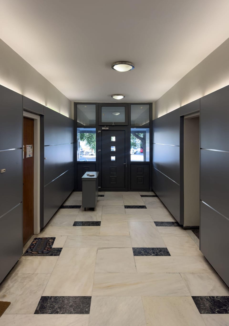 LIV - Chic 2BR Signature Flat Near Metro Apartment in Athens