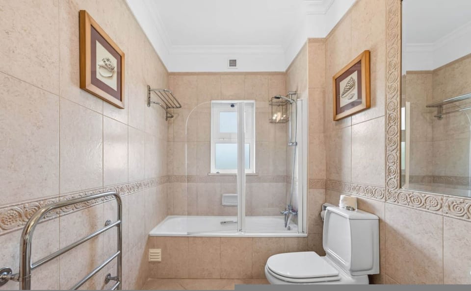 Boavista Lakeview Golf Pool Retreat Apartment in Lagos