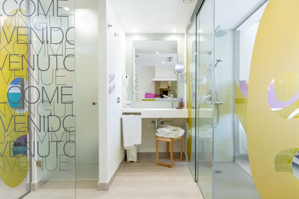Junior Suite, Balcony, Pool View | Bathroom | Shower, free toiletries, hair dryer, towels