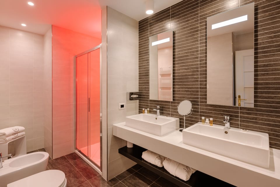 Panoramic Suite, 1 Bedroom | Bathroom | Free toiletries, hair dryer, bathrobes, slippers